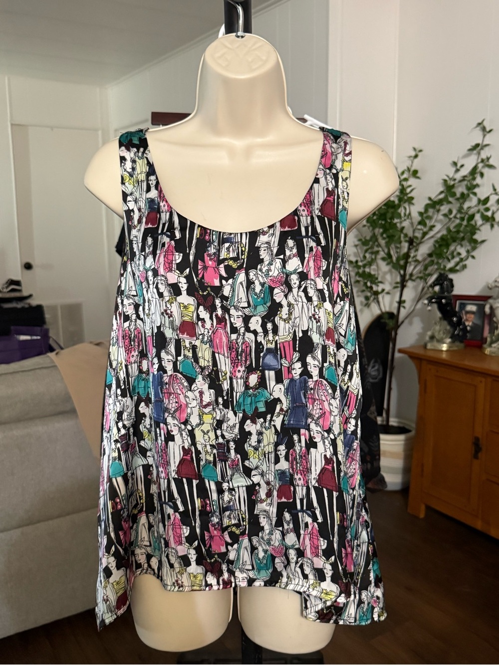 Lucca Couture Flowy Novelty Fashion Sketch Print Tank Top - Excellent Condition